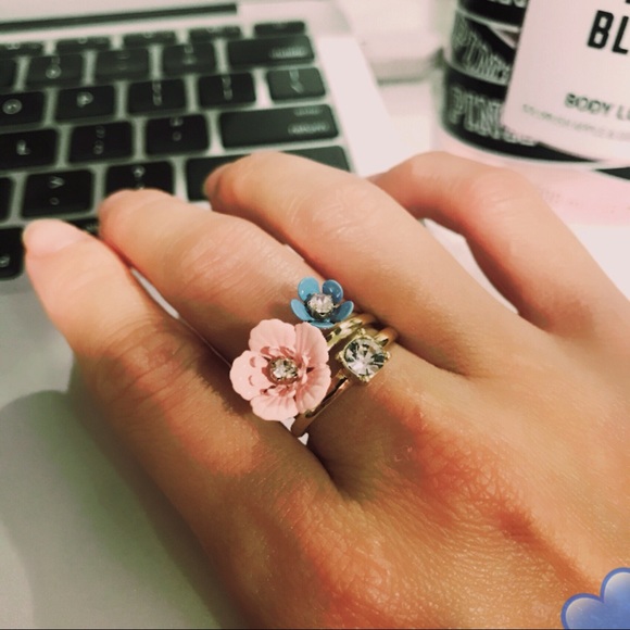 Jewelry | Host Pickbeautiful Stacked Flowers Rings | Poshmark